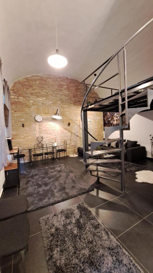 Kiraly Street , Stylish Apartment Budapeste Exterior foto