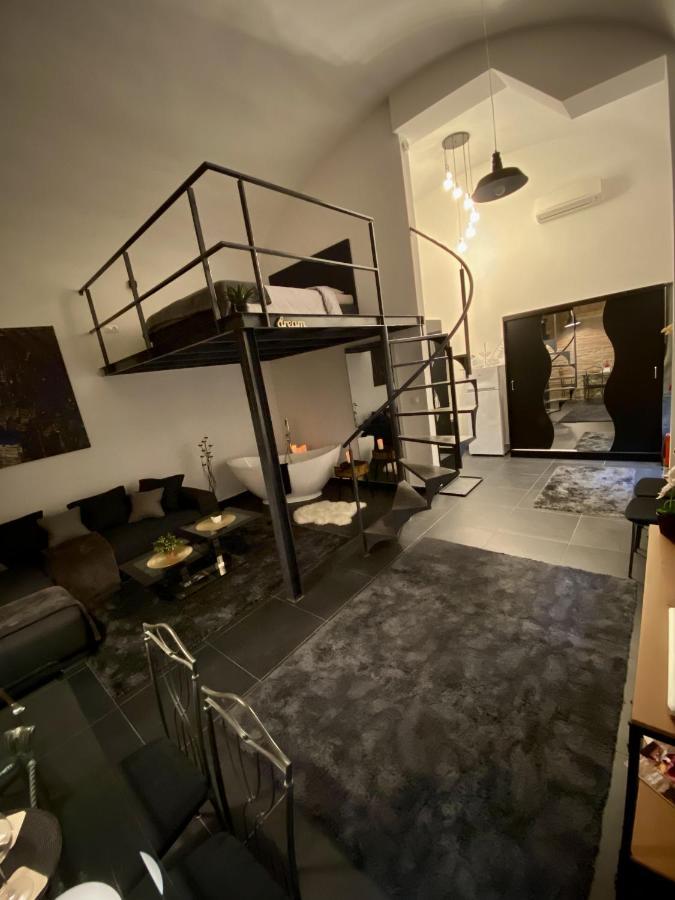 Kiraly Street , Stylish Apartment Budapeste Exterior foto