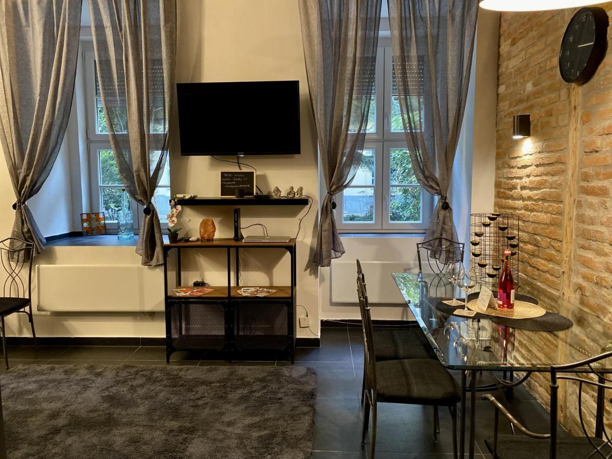 Kiraly Street , Stylish Apartment Budapeste Exterior foto